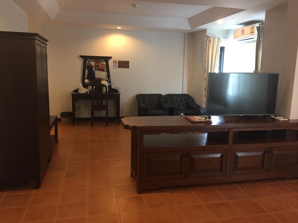 Wangburapa Grand Hotel Chiang Mai Ngoại thất bức ảnh